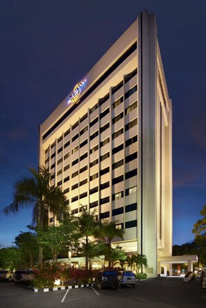 Front of property - evening/night - Singgasana Hotel Makassar (Makassar)