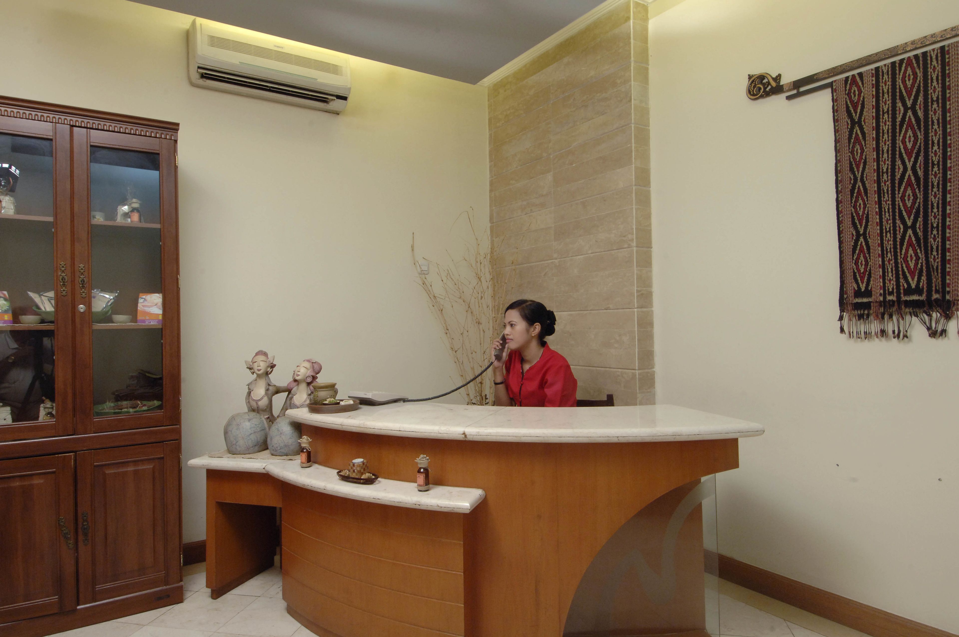Body treatments, aromatherapy, body scrubs, facials, reflexology