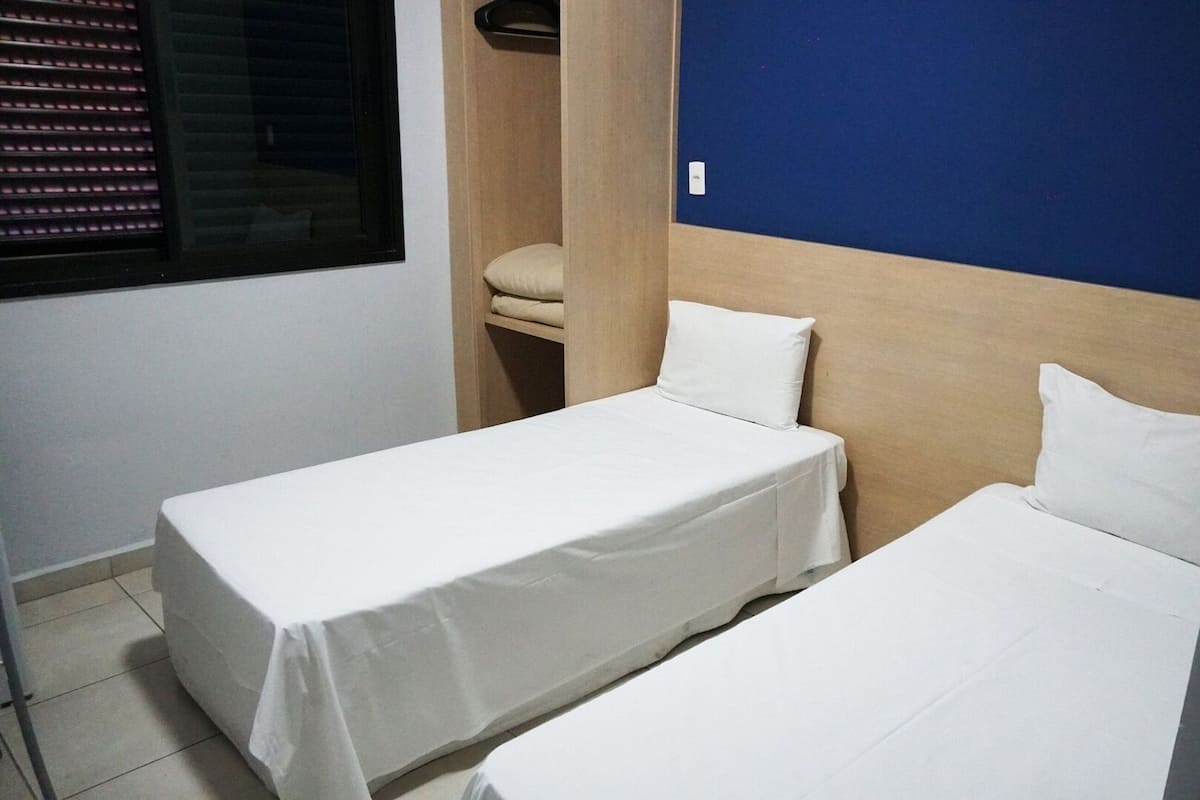 Hypo-allergenic bedding available, Select Comfort beds, desk