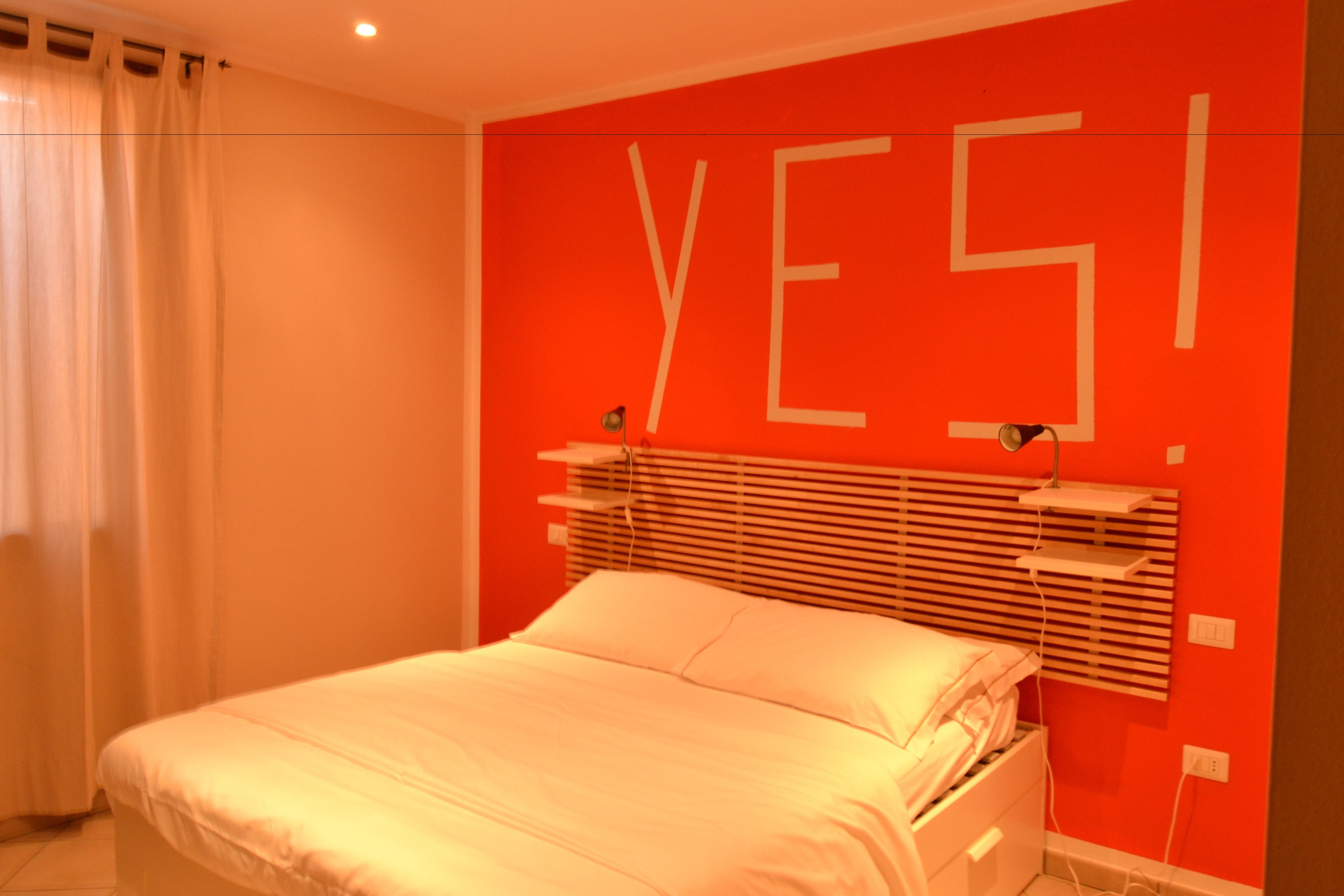 Kamar Double | Seprai premium, selimut bulu angsa, minibar, dan meja kerja