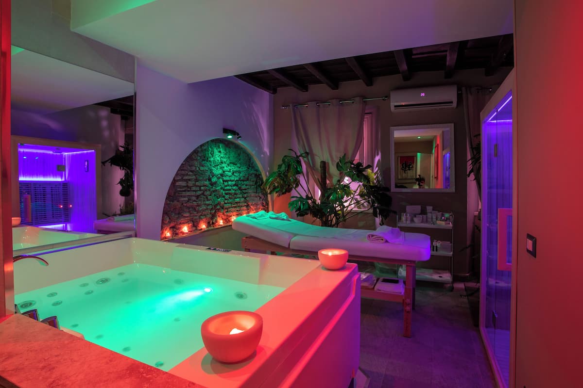 Deluxe Double Room (Deluxe King Accesso SPA) | Premium bedding, pillow-top beds, minibar, in-room safe