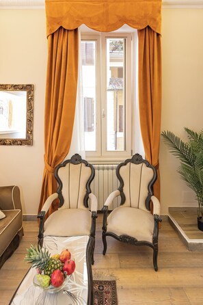 Royal Suite | Premium bedding, pillowtop beds, minibar, in-room safe - Corso Suite 107 Rooms Wellness & Spa (Rome)