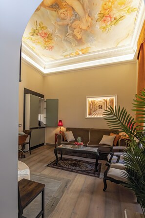 Royal Suite | Premium bedding, pillowtop beds, minibar, in-room safe - Corso Suite 107 Rooms Wellness & Spa (Rome)