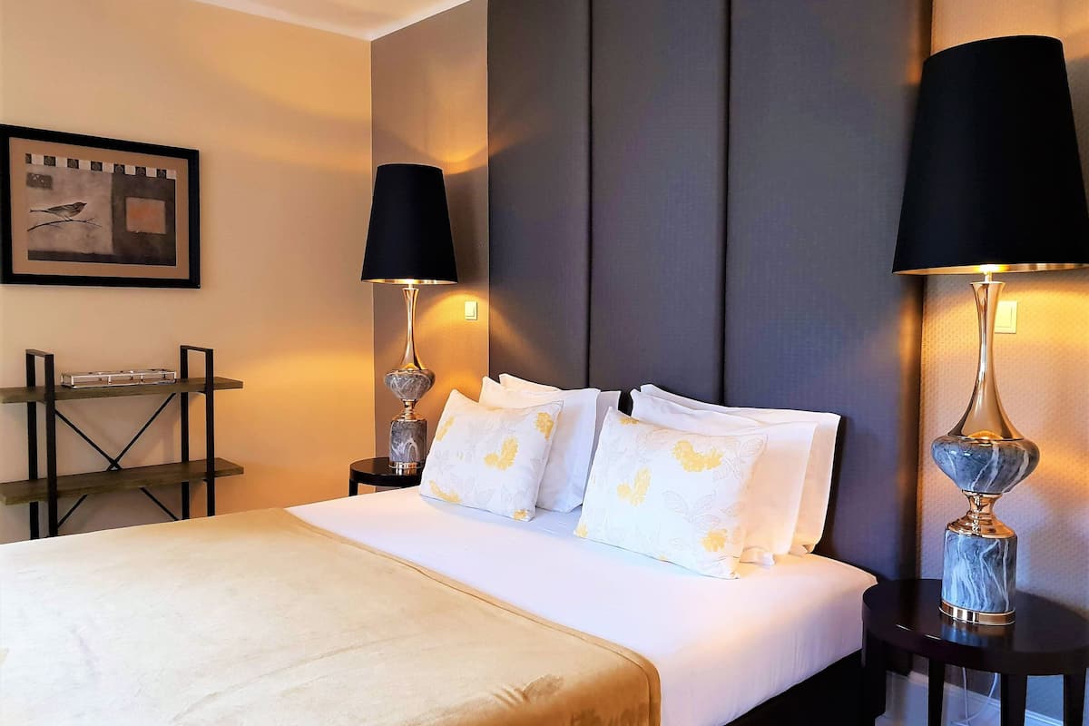 junior suite (premium) | 1 bedroom, egyptian cotton sheets, premium bedding, select comfort beds