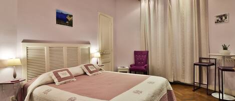 Studio (Guernesey) | Premium bedding, in-room safe, individually decorated