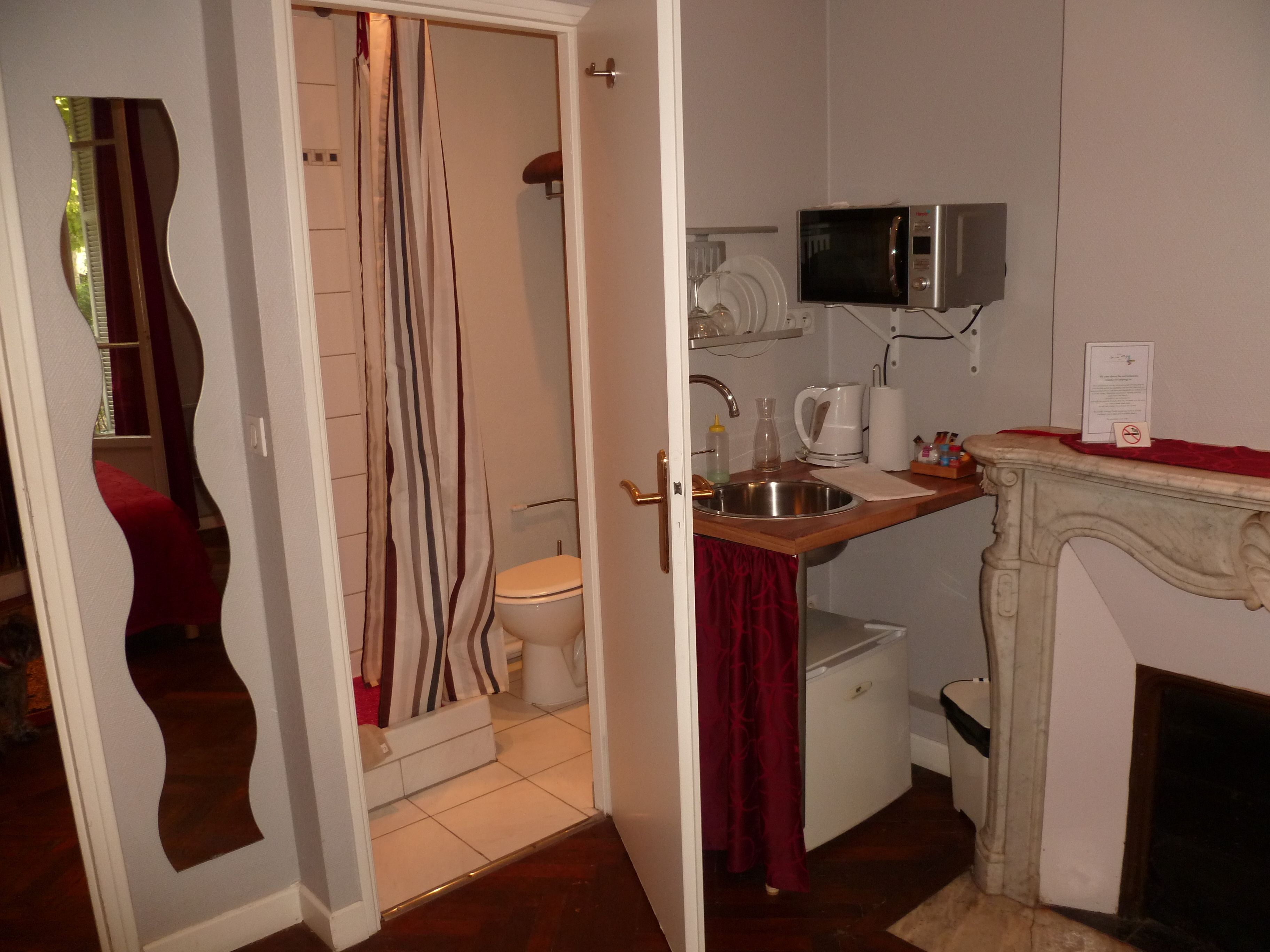 standard double room | private kitchenette | fridge, microwave, coffee/tea maker, electric kettle