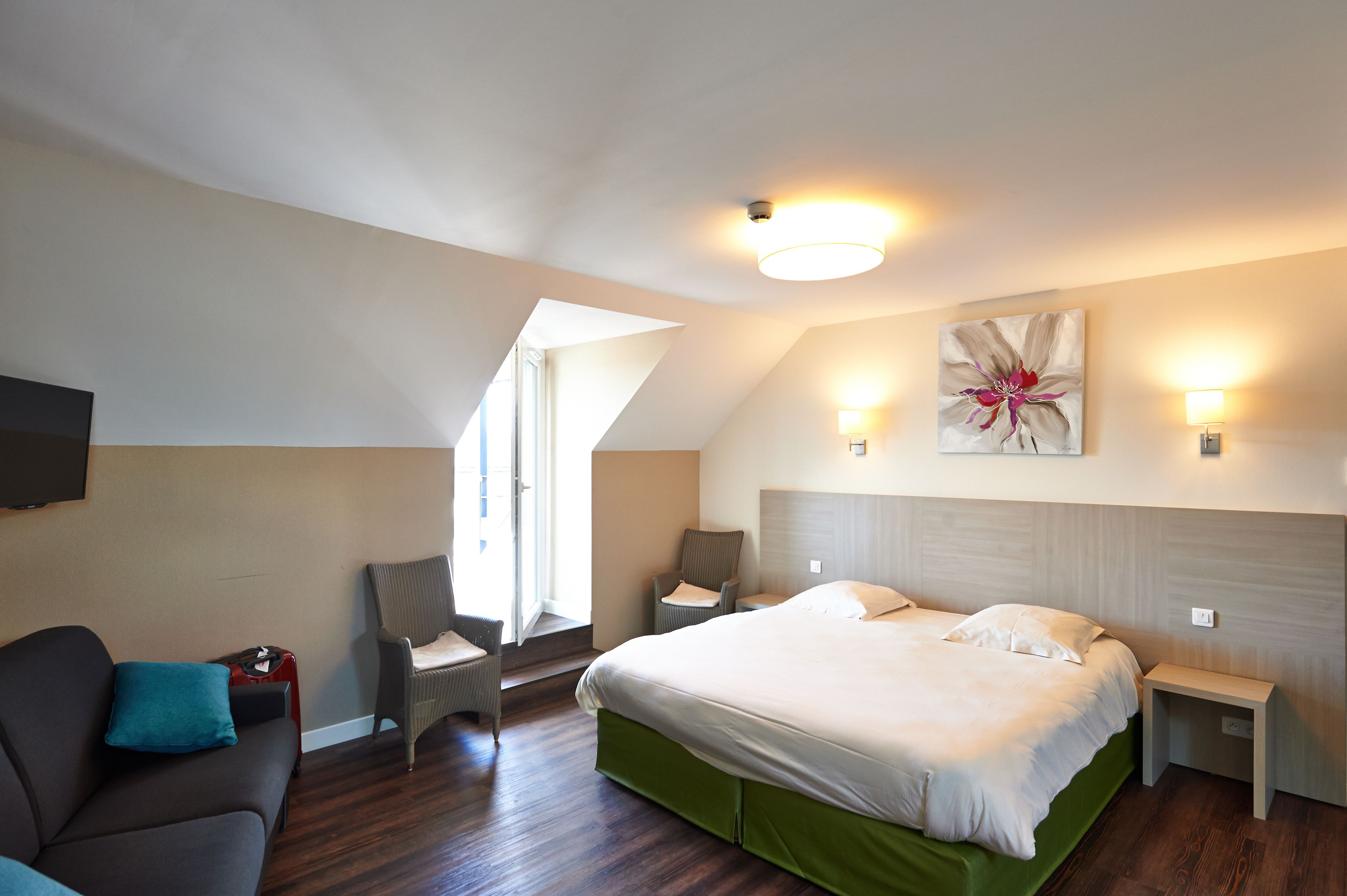 studio | premium bedding, select comfort beds, individually decorated