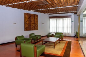 24-inch flat-screen TV with cable channels, TV - Flag Hotel Fátima Irmãs Dominicanas (Ourem)