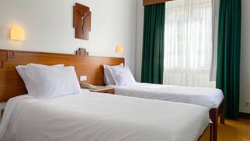 Schreibtisch, laptopgeeigneter Arbeitsplatz, Verdunkelungsvorhänge