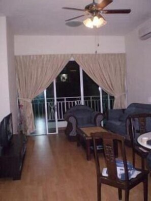 อพาร์ทเมนท์, 3 ห้องนอน | บริเวณนั่งเล่น | ทีวีจอแบน, เครื่องเล่นดีวีดี