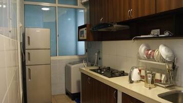 Apartment, 3 Bedrooms | Private kitchenette | Full-size fridge, microwave, coffee/tea maker, cookware/dishes/utensils