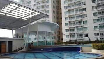 Kolam renang terbuka