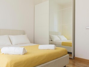 Iron/ironing board, rollaway beds, free WiFi