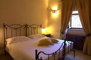 Standard-Apartment (for 2 people) | Zimmersafe, Schreibtisch, schallisolierte Zimmer, Babybetten