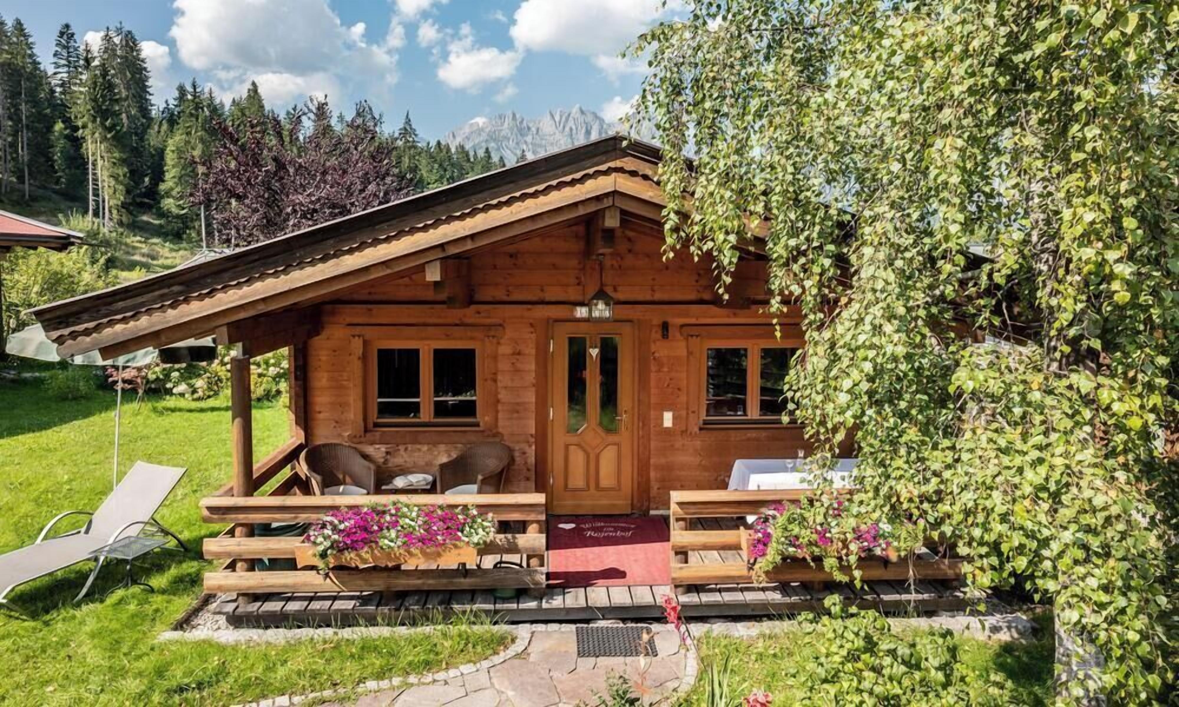 Comfort Cabin , Mountain View | Hypo-allergenic bedding, in-room safe, free WiFi, individually decorated