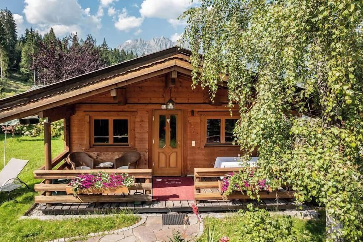 Comfort Ferienhaus mit Bergblick | Literie hypoallergénique, coffres-forts dans les chambres, Wi-Fi gratuit