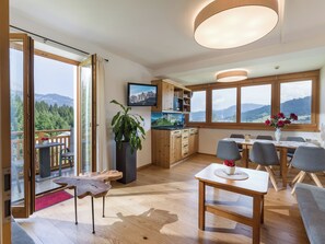 Hypo-allergenic bedding, in-room safe, individually decorated - Gartenhotel Rosenhof Kitzbuehel (Oberndorf in Tirol)