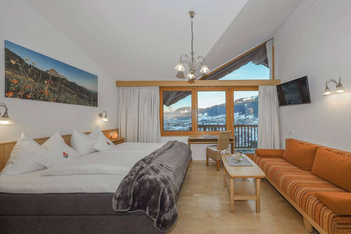 Deluxe-Apartment, Bergblick, zum Garten hin (oder Bungalow) | Allergikerbettwaren, Zimmersafe, individuell dekoriert