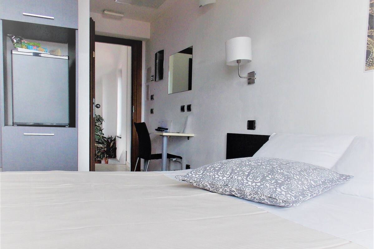 Premium bedding, down duvets, pillow-top beds, minibar