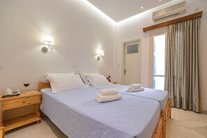 Economy Twin Room, Ground Floor | In-room safe, free WiFi, bed sheets - Zeus Hotel (Naxos)