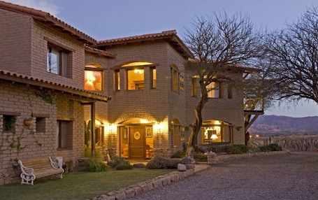 Front of property - evening/night. La Casa De La Bodega - Wine Boutique Hotel
