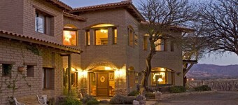 La Casa De La Bodega - Wine Boutique Hotel