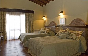 Camera Standard con 2 letti singoli | Biancheria da letto di alta qualità, minibar, una cassaforte in camera