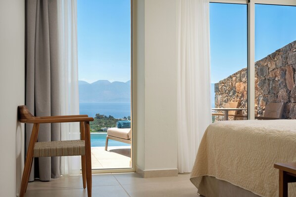 MIrabello Suite with Private pool and Sea view | 1 ห้องนอน, ตู้นิรภัยในห้องพัก, ห้องพักตกแต่งอย่างมีเอกลักษณ์