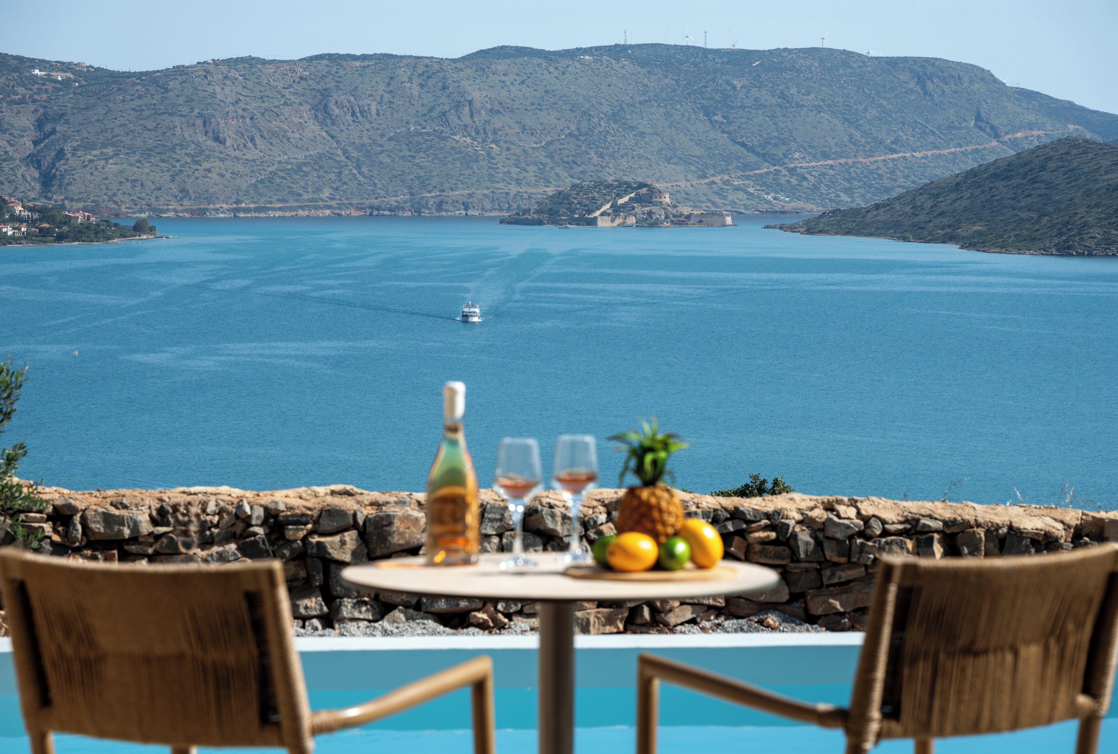 Spinalonga Suite with Private pool and Sea view | 1 slaapkamer, een kluis op de kamer, individueel gedecoreerd