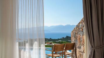 MIrabello Suite with Private pool and Sea view | 1 bedroom, in-room safe, individually decorated, individually furnished