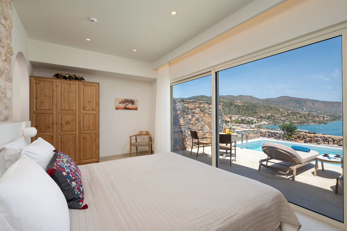 MIrabello Suite with Private pool and Sea view | 1 sovrum, värdeförvaringsskåp på rummet och individuell inredning