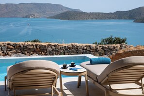 Spinalonga Suite with Private pool and Sea view | 1 chambre, coffre-fort, décor unique, ameublement unique