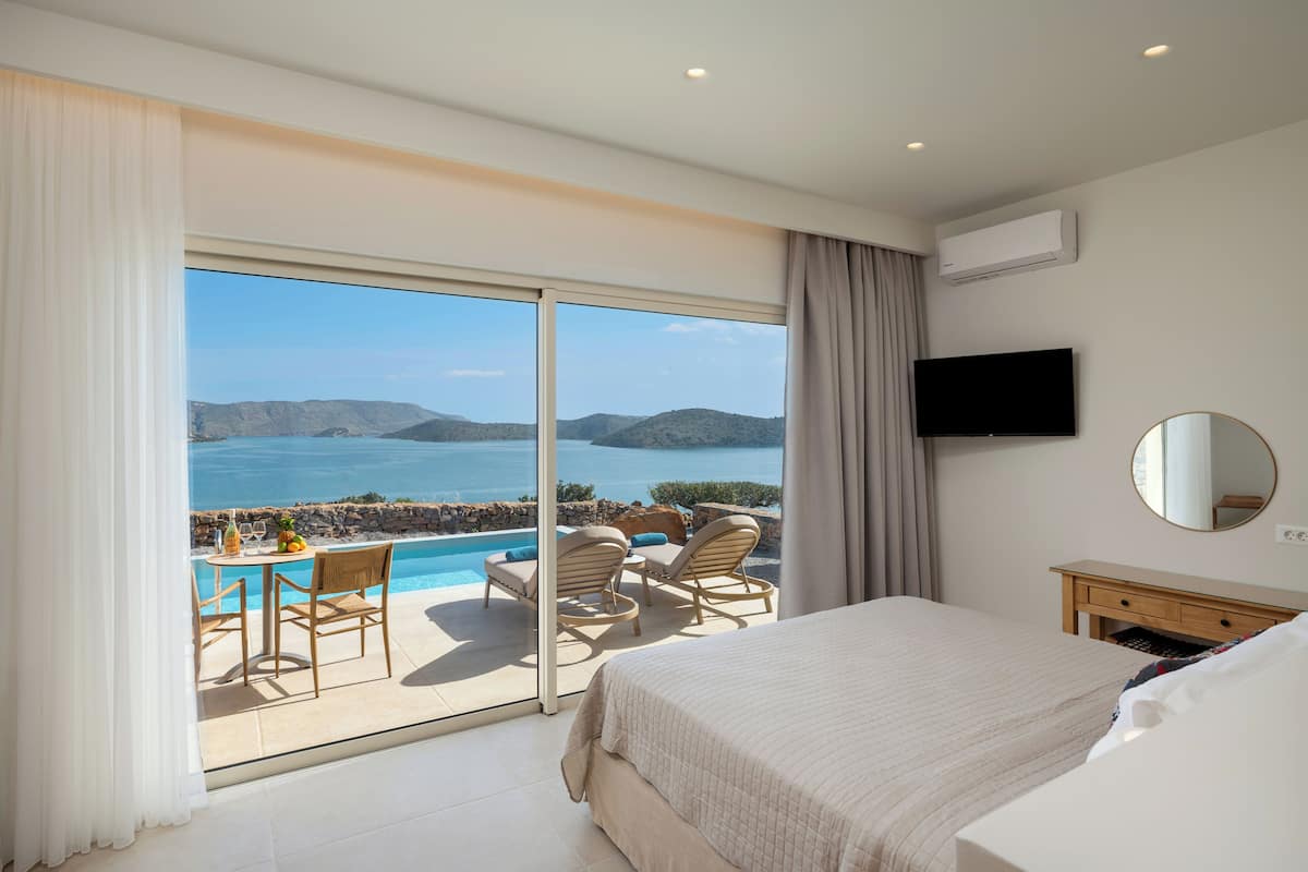 Spinalonga Suite with Private pool and Sea view | 1 soverom, safe på rommet, blendingsgardiner og lydisolert