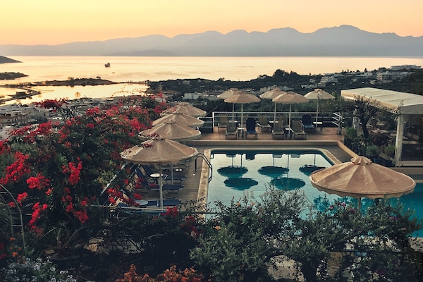 Superior Apartment with Panoramic Sea View