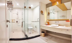 Suite | Bathroom - HARRIS Suites FX Sudirman Jakarta (Jakarta)