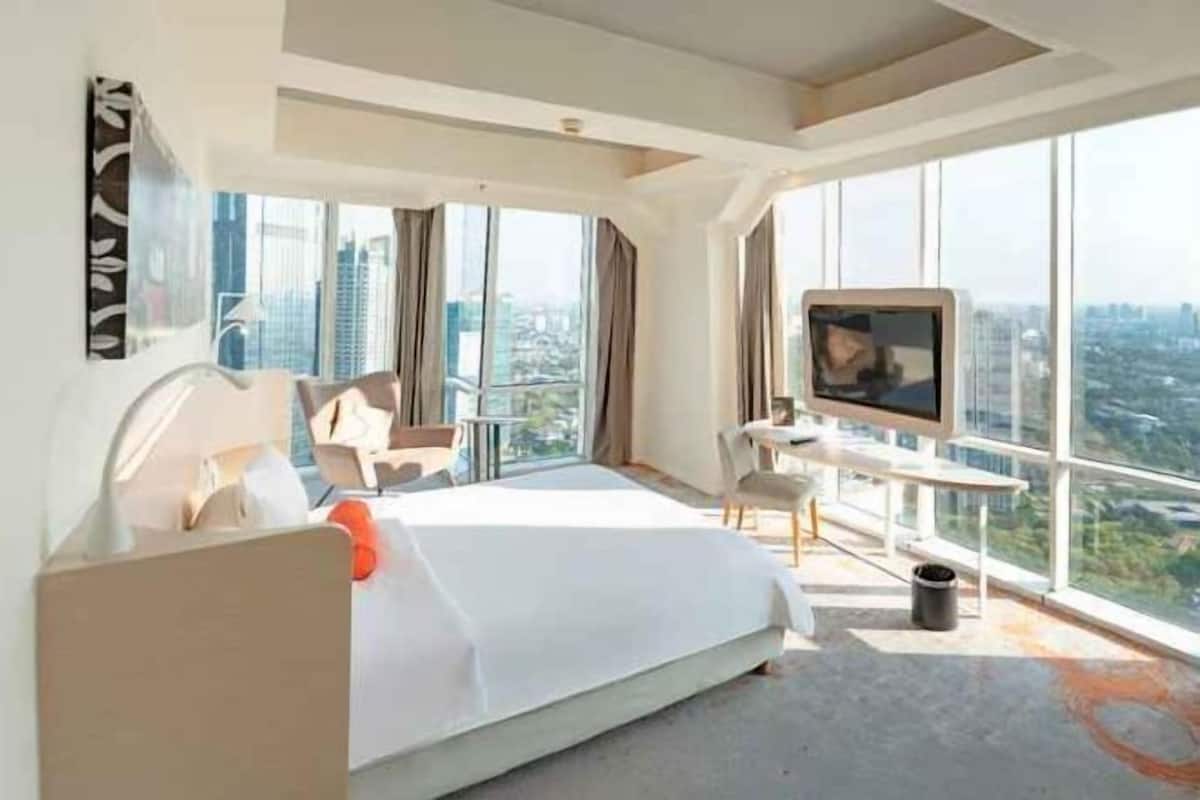 Minibar, in-room safe, desk, blackout curtains