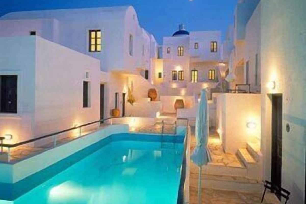 outdoor pool, pool umbrellas, pool loungers