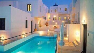 Outdoor pool, pool umbrellas, sun loungers