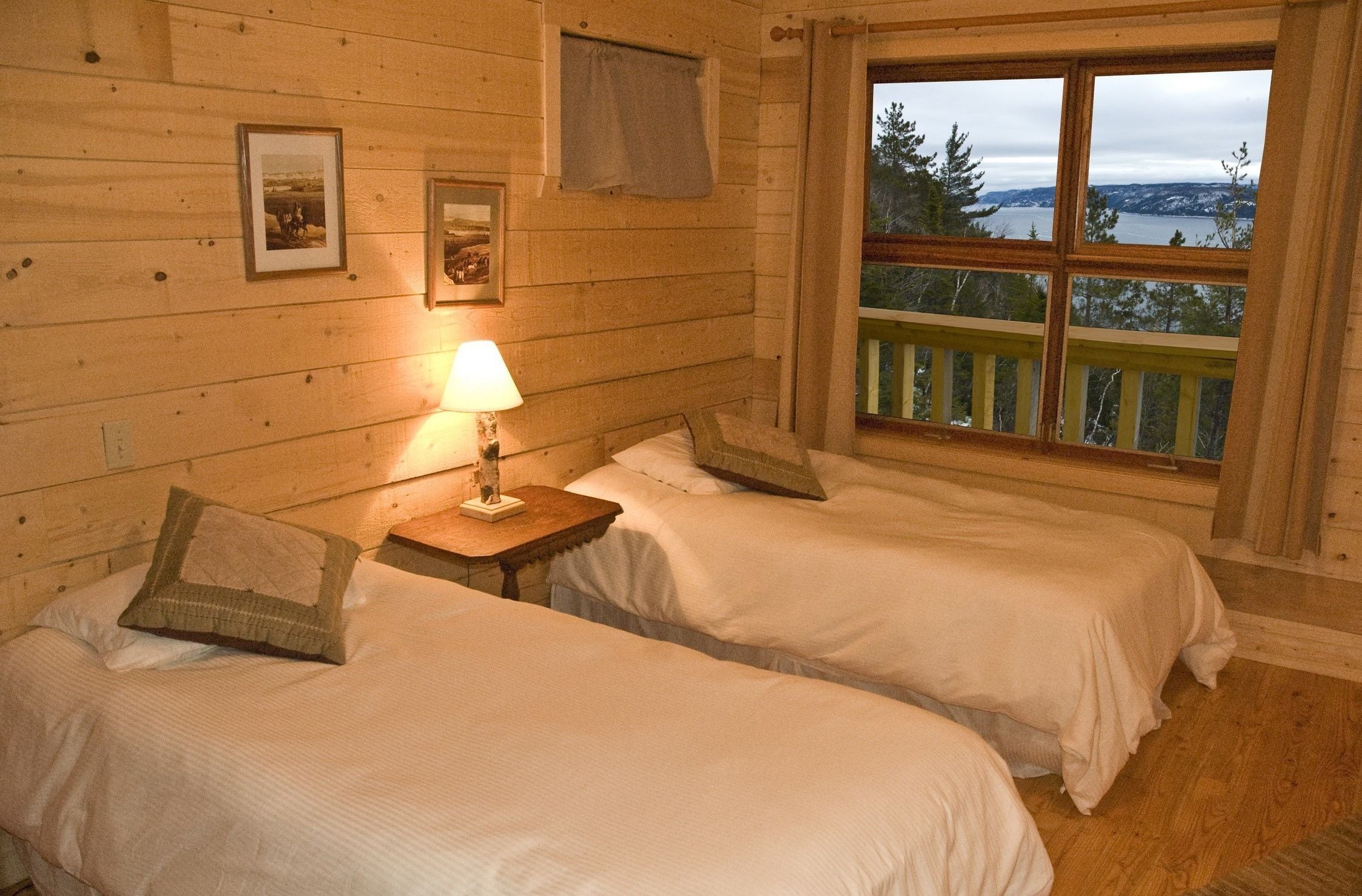 deluxe room | wifi, bed sheets