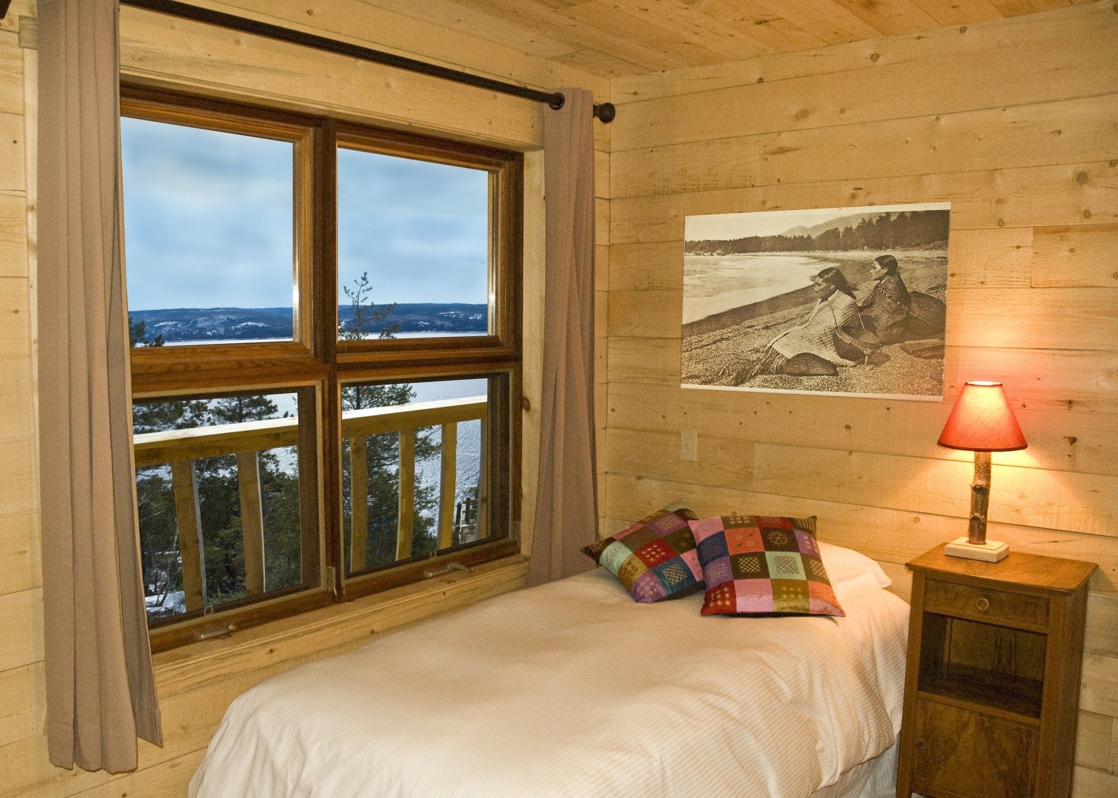 deluxe room | wifi, bed sheets