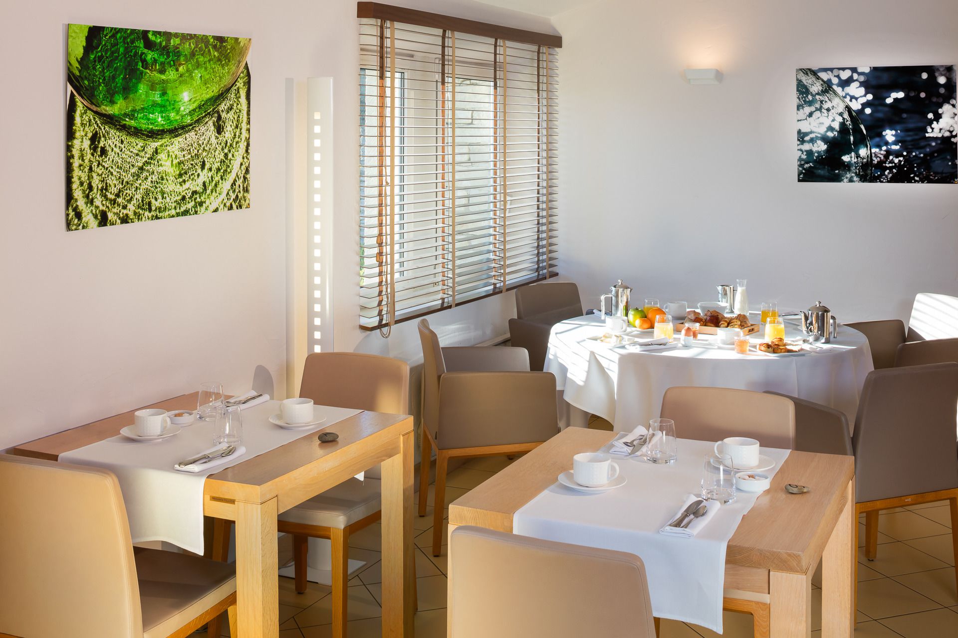 daily buffet breakfast for a fee