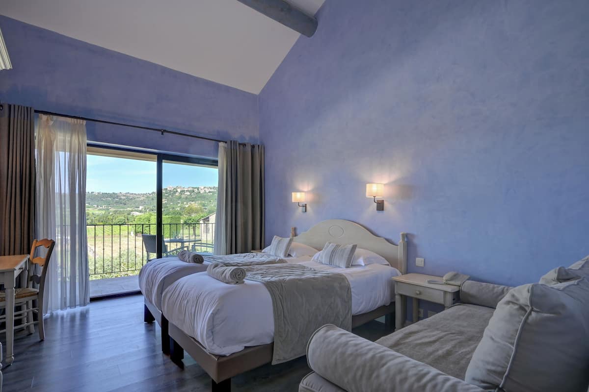 premium twin room | premium bedding, minibar, in-room safe, individually decorated