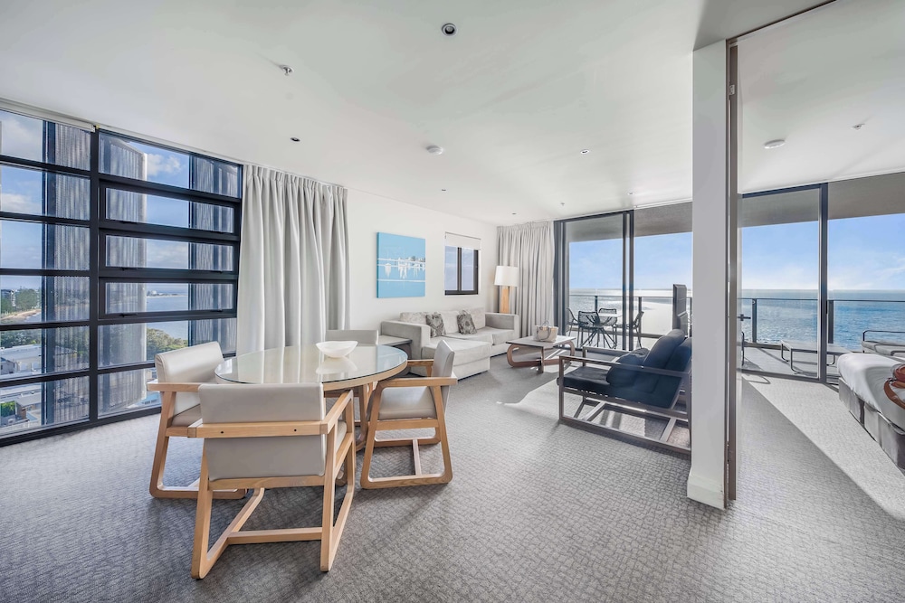 Oaks Redcliffe Mon Komo Suites by null