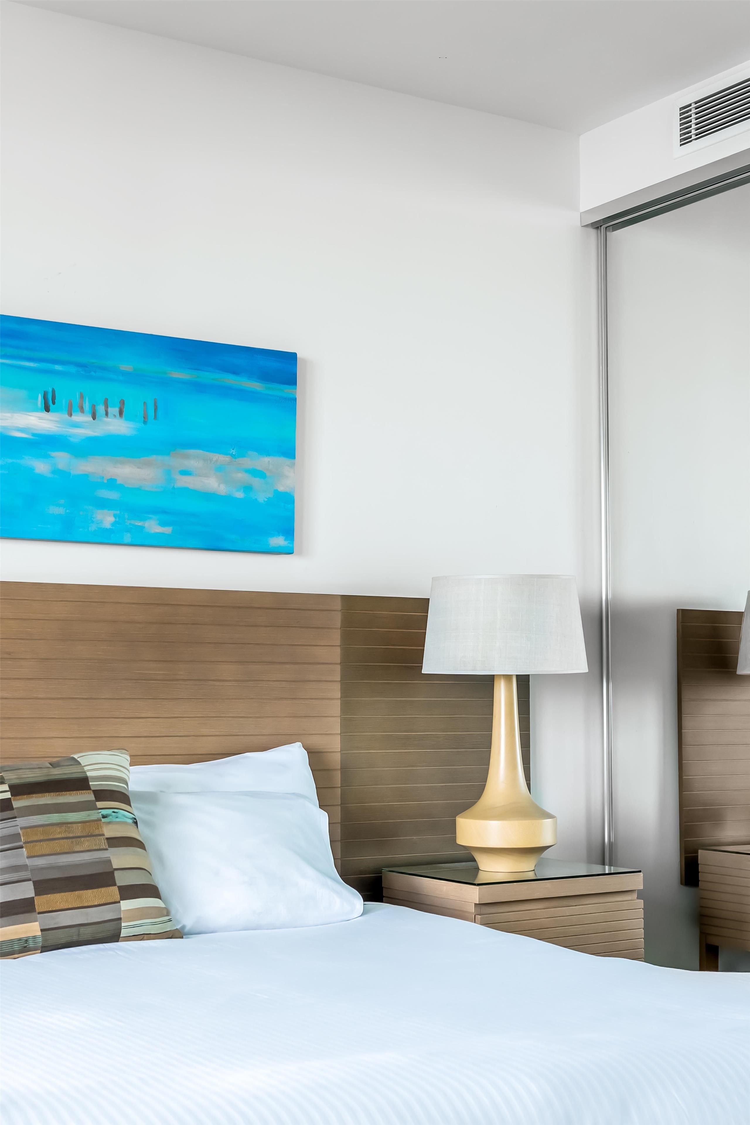 Premium bedding, in-room safe, laptop workspace, iron/ironing board