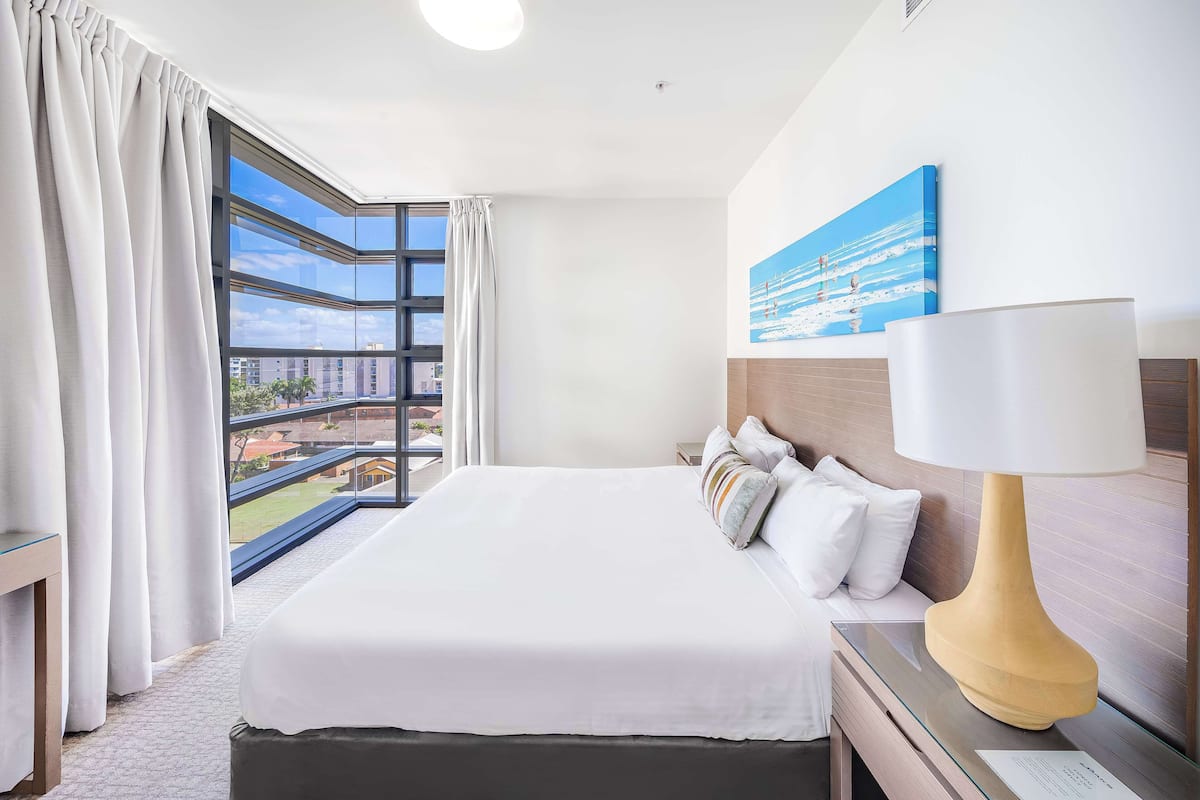 1 bedroom, premium bedding, in-room safe, laptop workspace