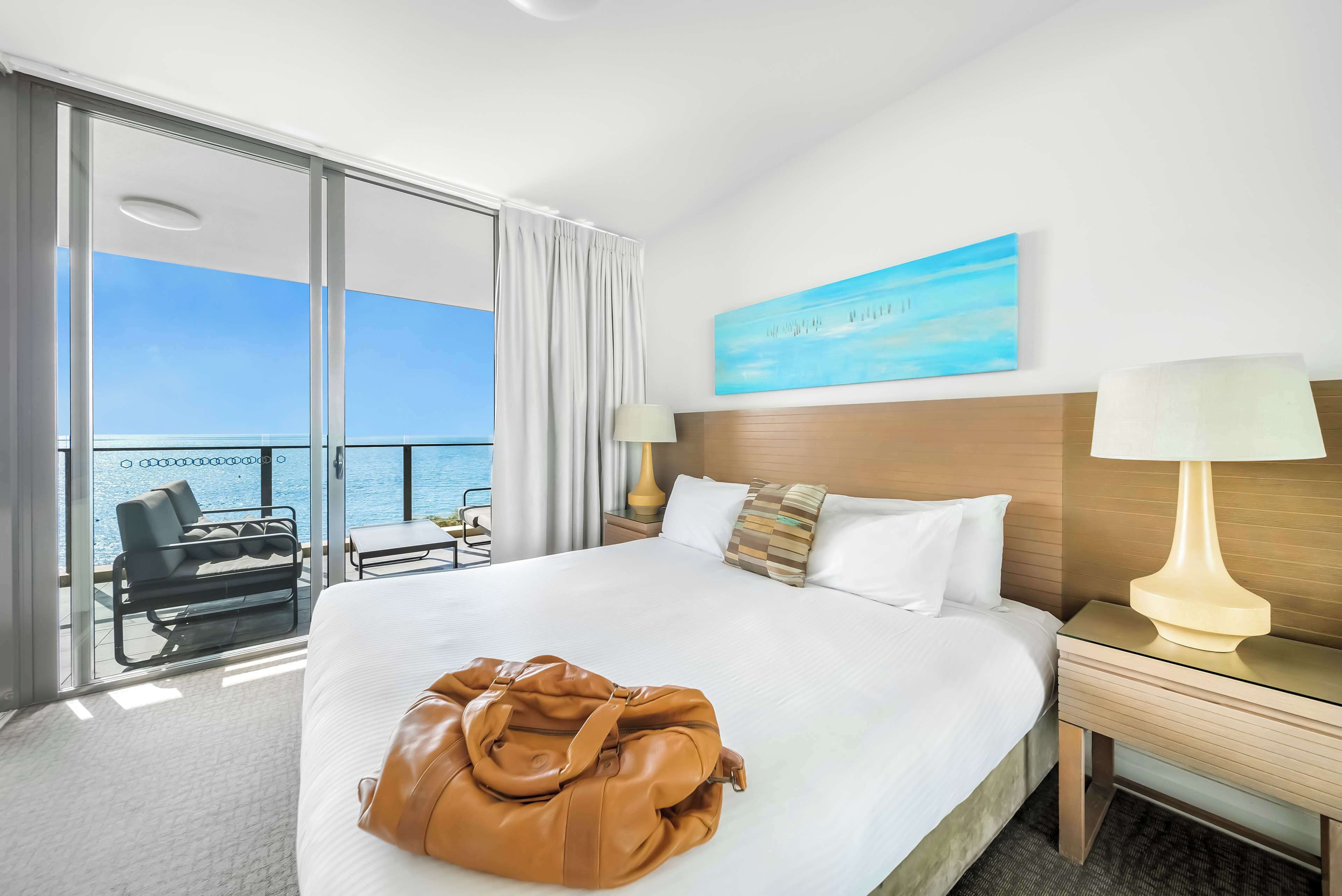 Sengetøy av topp kvalitet, safe på rommet og skrivebord for bærbar PC