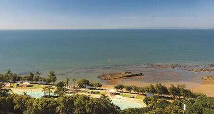 Oaks Redcliffe Mon Komo Suites