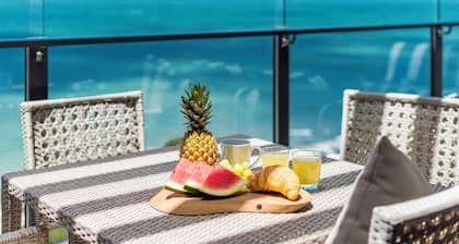 Oaks Redcliffe Mon Komo Suites