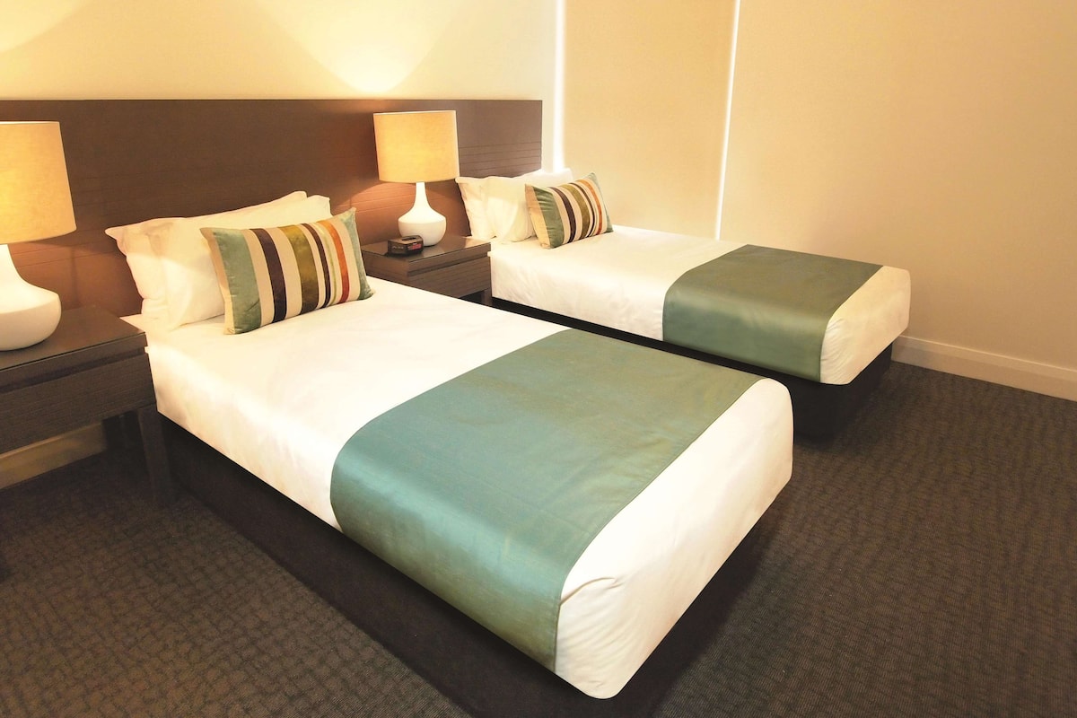 1 bedroom, premium bedding, in-room safe, laptop workspace