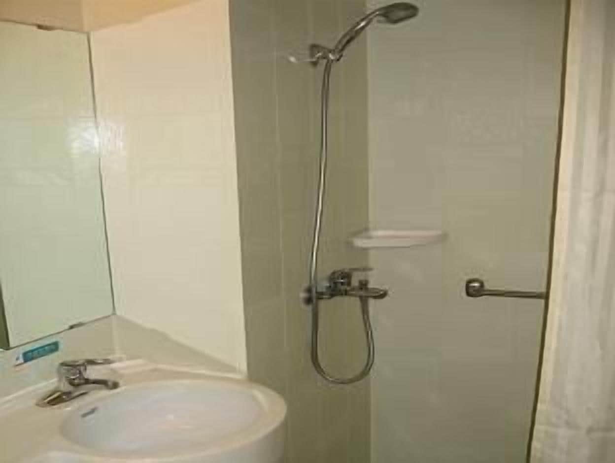 shower, free toiletries, hair dryer, slippers